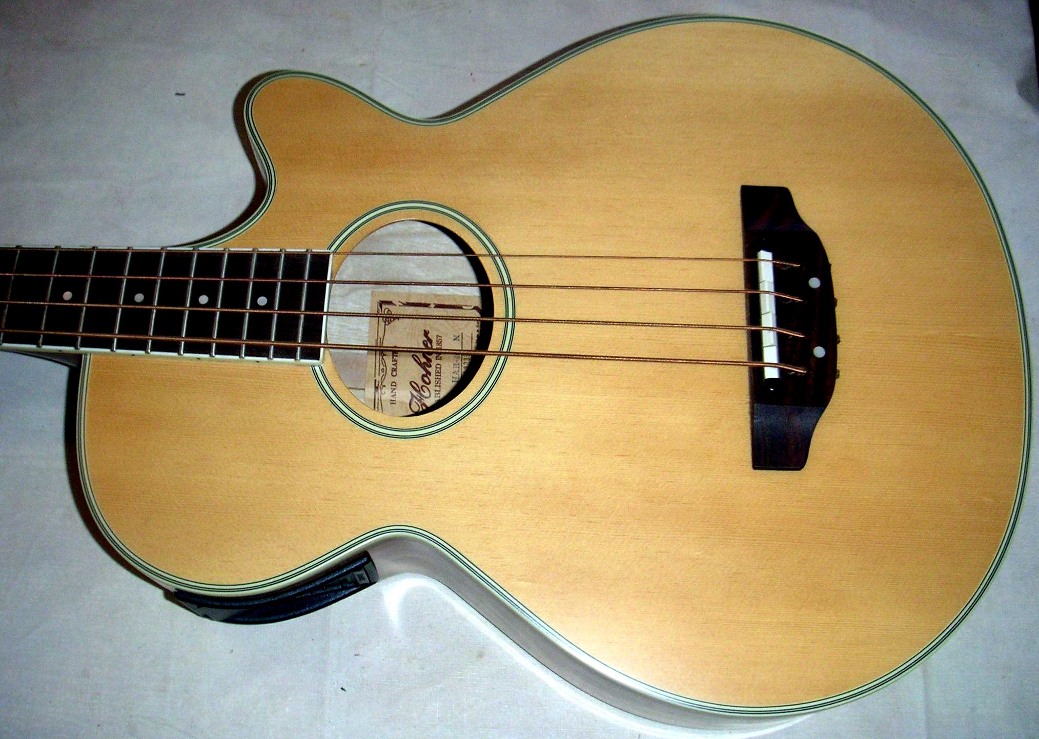 Hohner Bass HAB40 acousticelectric